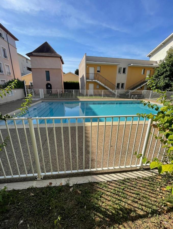 Appartement Avec Place De Parking Et Piscine Villefranche-sur-Saone Exterior photo