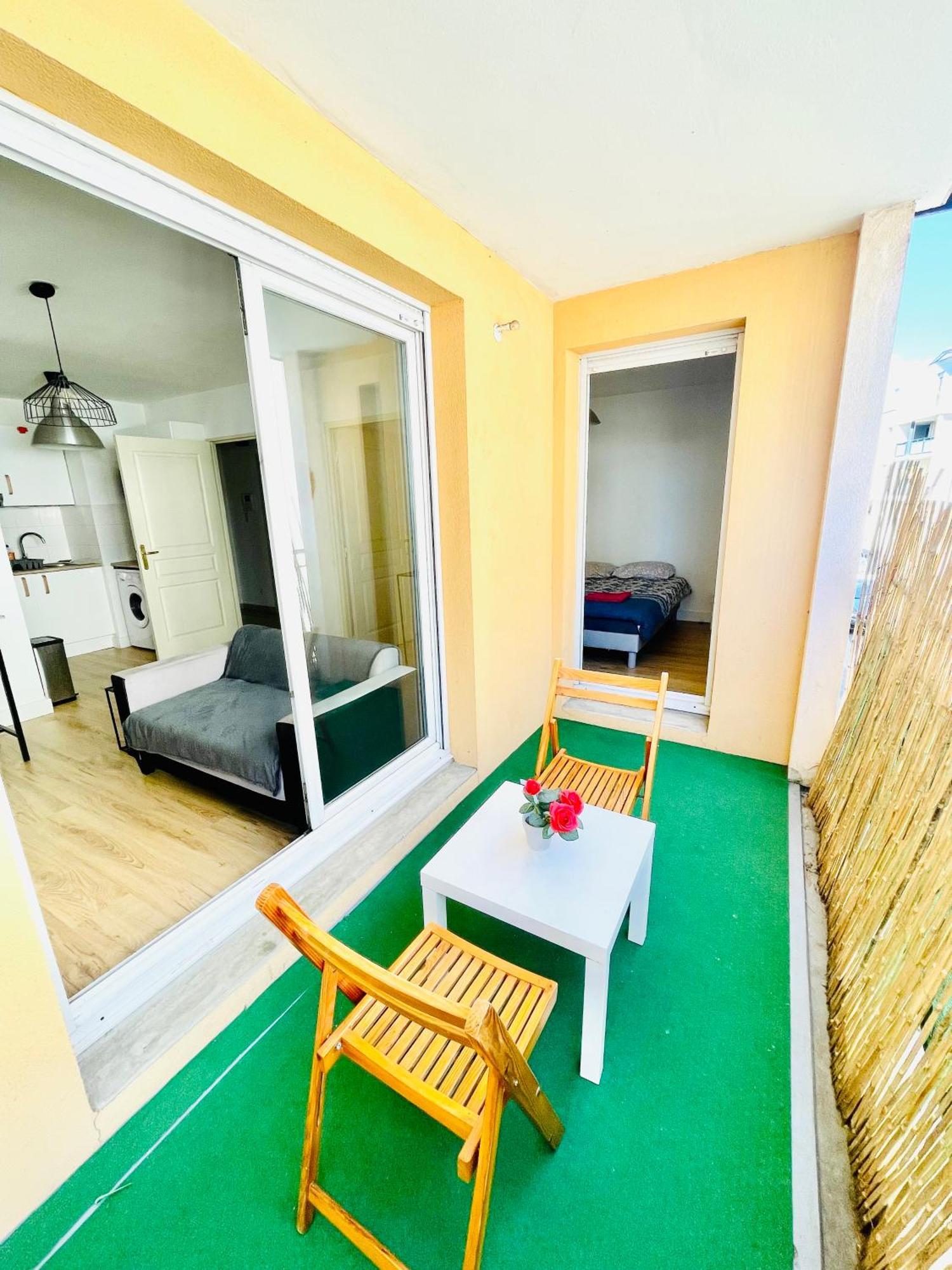 Appartement Avec Place De Parking Et Piscine Villefranche-sur-Saone Exterior photo